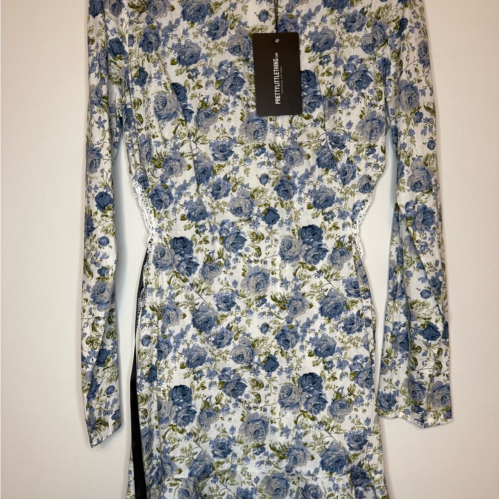 PrettyLittleThing Blue and White Floral Long Sleeve Dress